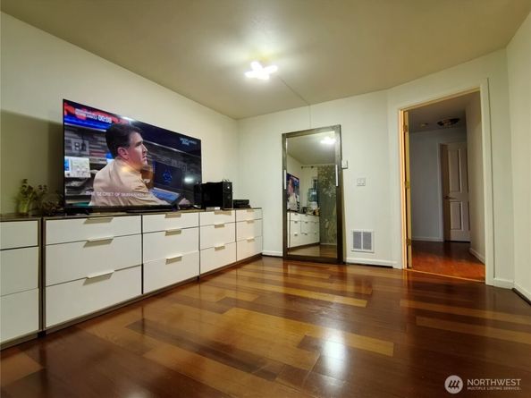 14006 SE 6th 14, Bellevue WA 98007