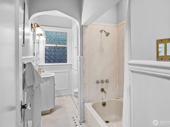 1742 NE 89th Street, Seattle WA 98115