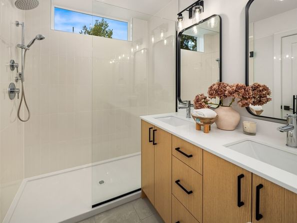 18013 2nd Avenue NE B, Shoreline WA 98155