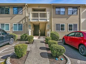 1725 W Sunn Fjord Lane J203, Bremerton WA 98312