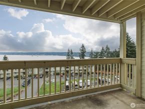 1725 W Sunn Fjord Lane J203, Bremerton WA 98312