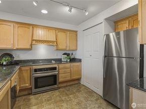 1725 W Sunn Fjord Lane J203, Bremerton WA 98312