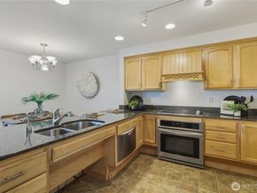 1725 W Sunn Fjord Lane J203, Bremerton WA 98312