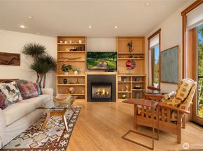 620 NE Vineyard Lane B302, Winslow WA 98110