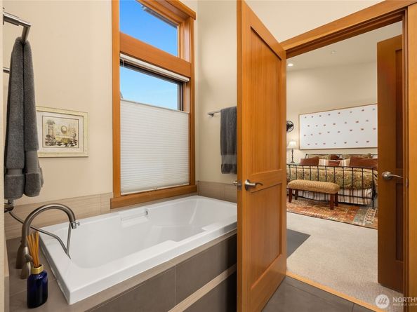 620 NE Vineyard Lane B302, Winslow WA 98110