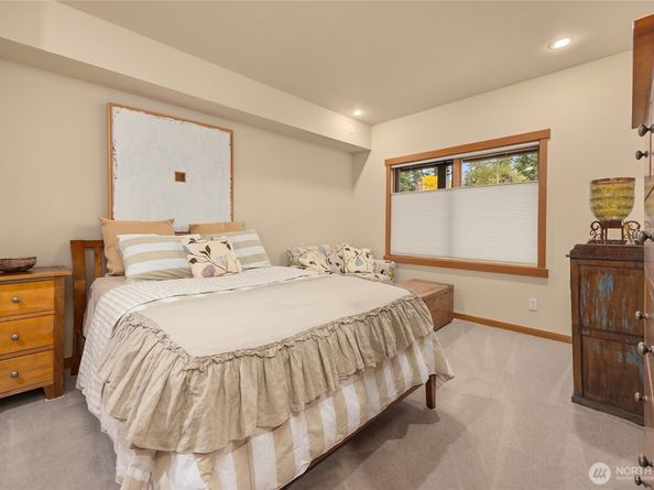 620 NE Vineyard Lane B302, Winslow WA 98110