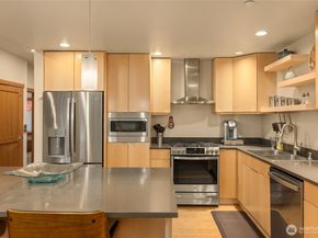 620 NE Vineyard Lane B302, Winslow WA 98110