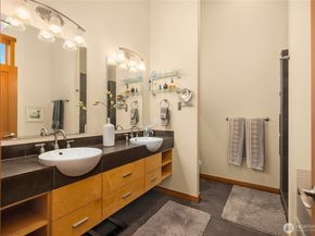 620 NE Vineyard Lane B302, Winslow WA 98110