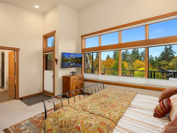 620 NE Vineyard Lane B302, Winslow WA 98110