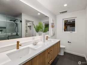 939 N 87th Street A, Seattle WA 98103