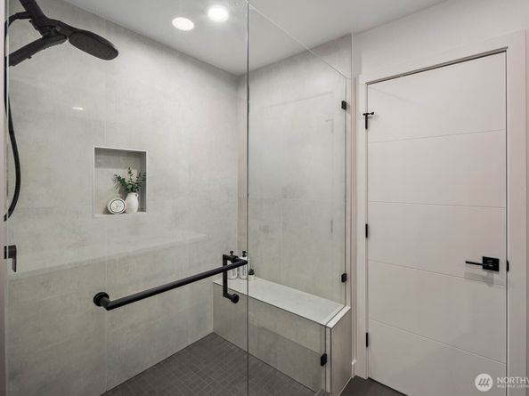 939 N 87th Street A, Seattle WA 98103