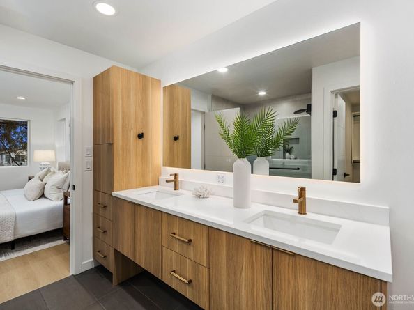 939 N 87th Street A, Seattle WA 98103