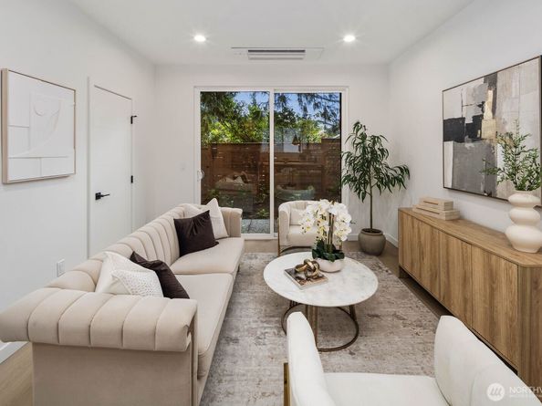 939 N 87th Street A, Seattle WA 98103