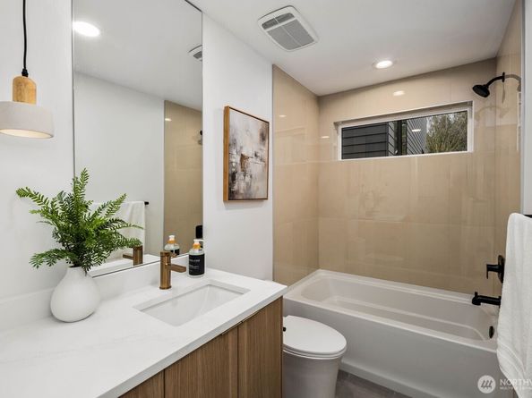 939 N 87th Street A, Seattle WA 98103