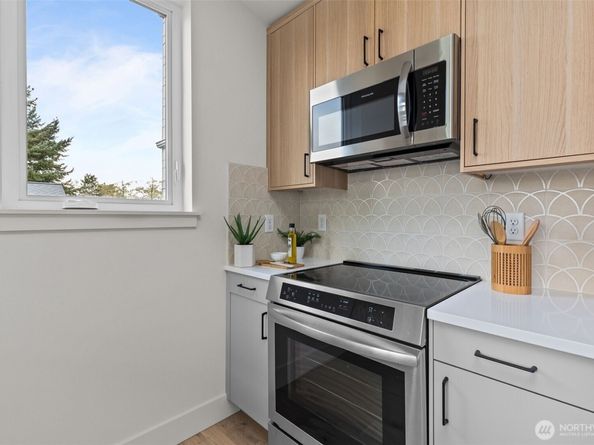 8407 42nd Avenue SW, Seattle WA 98136