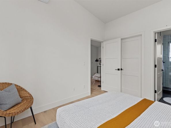 8407 42nd Avenue SW, Seattle WA 98136