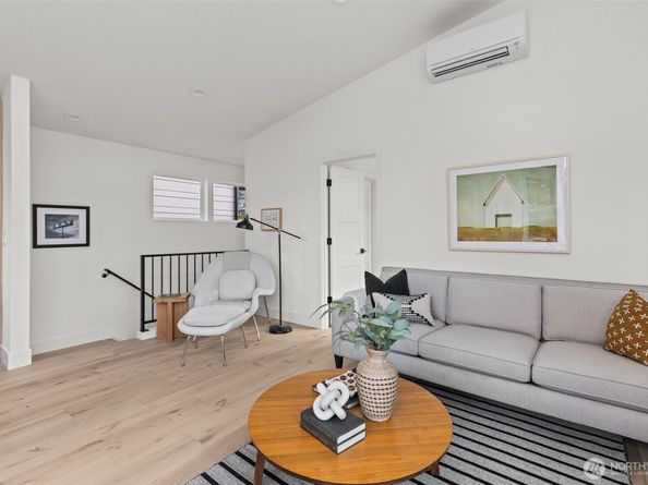 8407 42nd Avenue SW, Seattle WA 98136