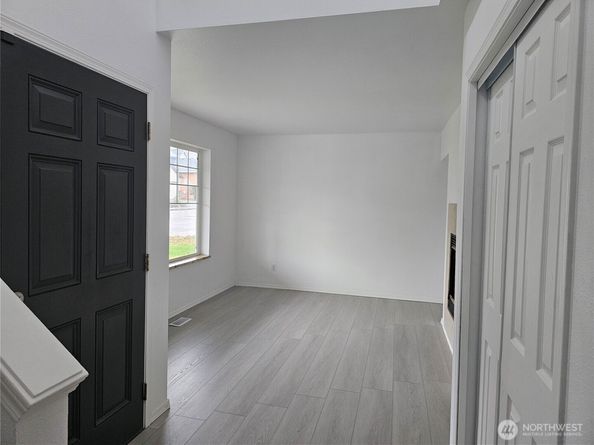 9925 S 242nd Place, Kent WA 98030