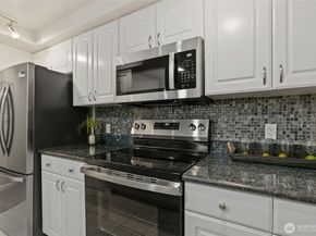 6 Lake Bellevue Drive 201, Bellevue WA 98005