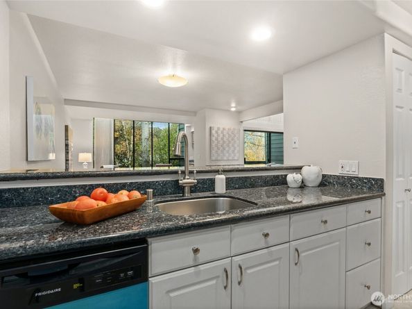 6 Lake Bellevue Drive 201, Bellevue WA 98005