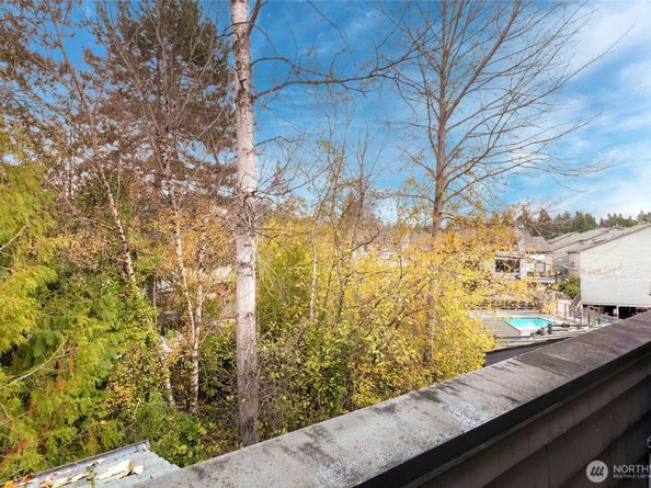 6 Lake Bellevue Drive 201, Bellevue WA 98005