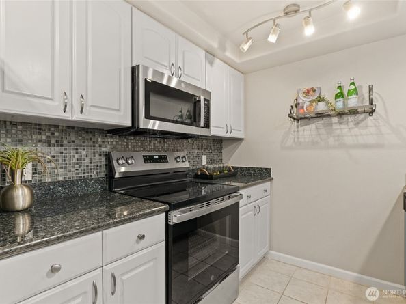 6 Lake Bellevue Drive 201, Bellevue WA 98005