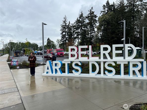 6 Lake Bellevue Drive 201, Bellevue WA 98005