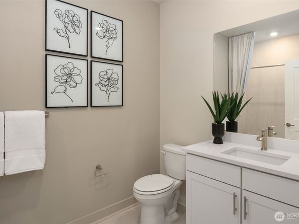 6901 NE 184th Lane 105, Kenmore WA 98028