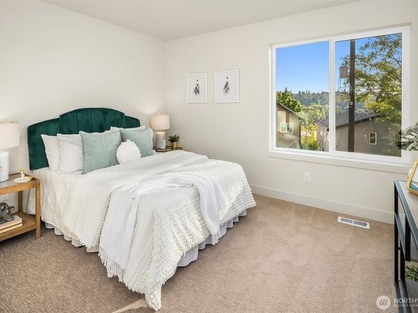 4572 22nd Avenue SW, Seattle WA 98106