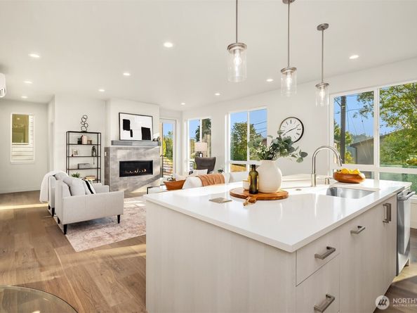 4572 22nd Avenue SW, Seattle WA 98106