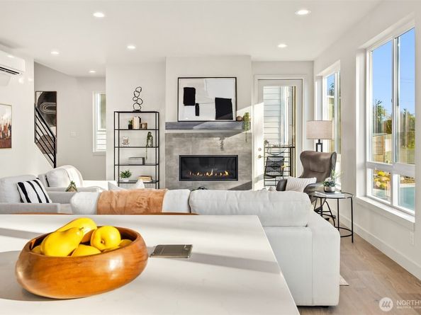 4572 22nd Avenue SW, Seattle WA 98106