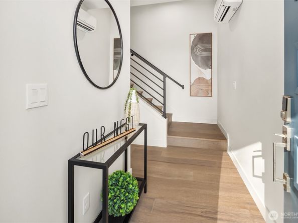 4572 22nd Avenue SW, Seattle WA 98106