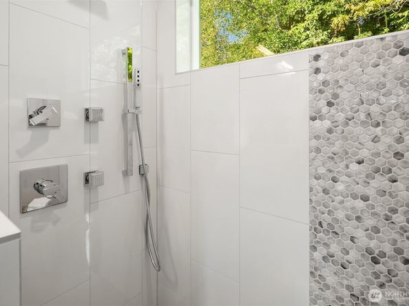 4572 22nd Avenue SW, Seattle WA 98106