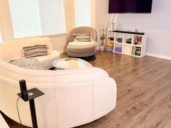 20932 W 49th Avenue, Lynnwood WA 98036