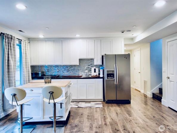 20932 W 49th Avenue, Lynnwood WA 98036