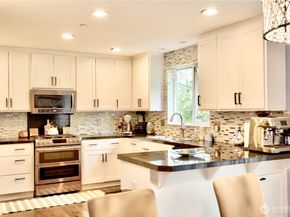 20932 W 49th Avenue, Lynnwood WA 98036