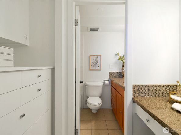 521 5th Avenue W 804, Seattle WA 98119