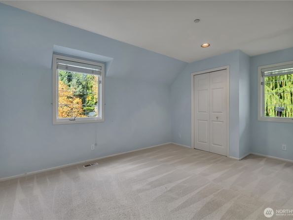 19225 SE 25th St, Sammamish WA 98075