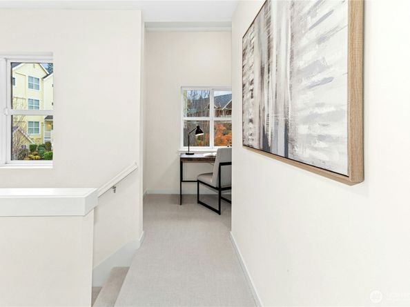 1952 18th Avenue NE, Issaquah WA 98029