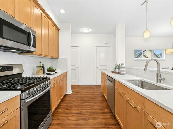 1952 18th Avenue NE, Issaquah WA 98029