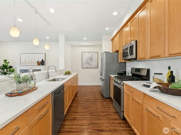 1952 18th Avenue NE, Issaquah WA 98029