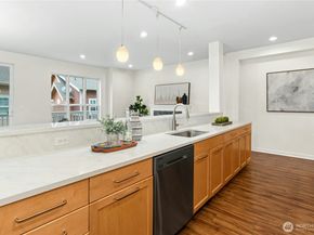 1952 18th Avenue NE, Issaquah WA 98029