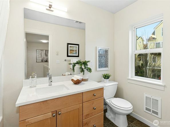 1952 18th Avenue NE, Issaquah WA 98029