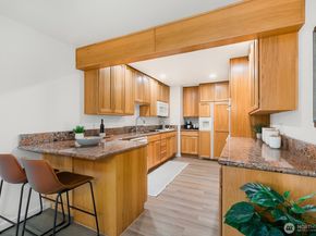 1414 9th Avenue N 105, Edmonds WA 98020