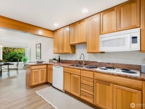 1414 9th Avenue N 105, Edmonds WA 98020