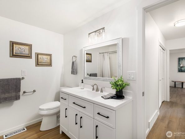 1414 9th Avenue N 105, Edmonds WA 98020