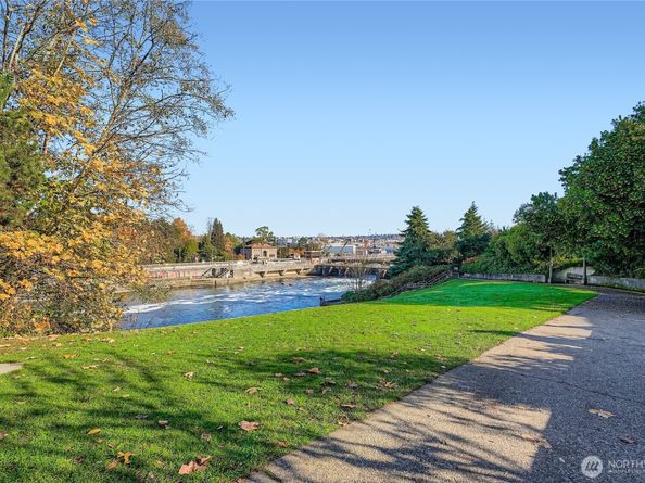 3200 W Commodore Way 206, Seattle WA 98199