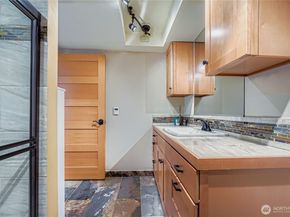 3200 W Commodore Way 206, Seattle WA 98199