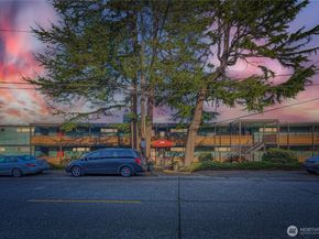 3200 W Commodore Way 206, Seattle WA 98199