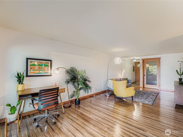 3200 W Commodore Way 206, Seattle WA 98199